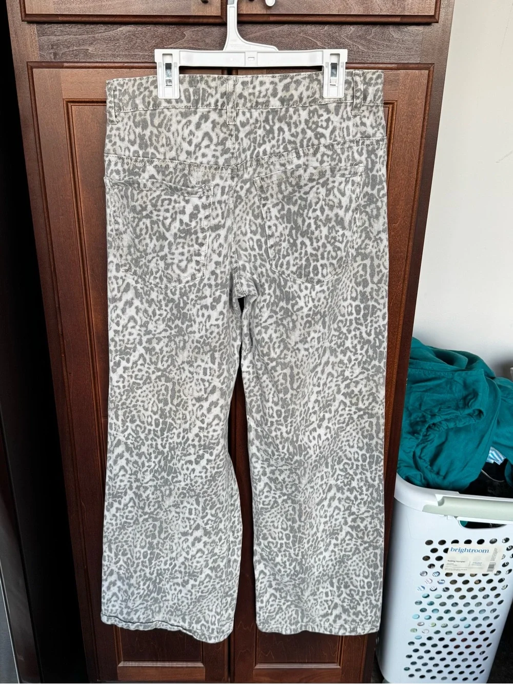 DISCLOSURE Grey Leopard Print Wide Leg Jeans Size 7/28 High Rise Stretch Denim